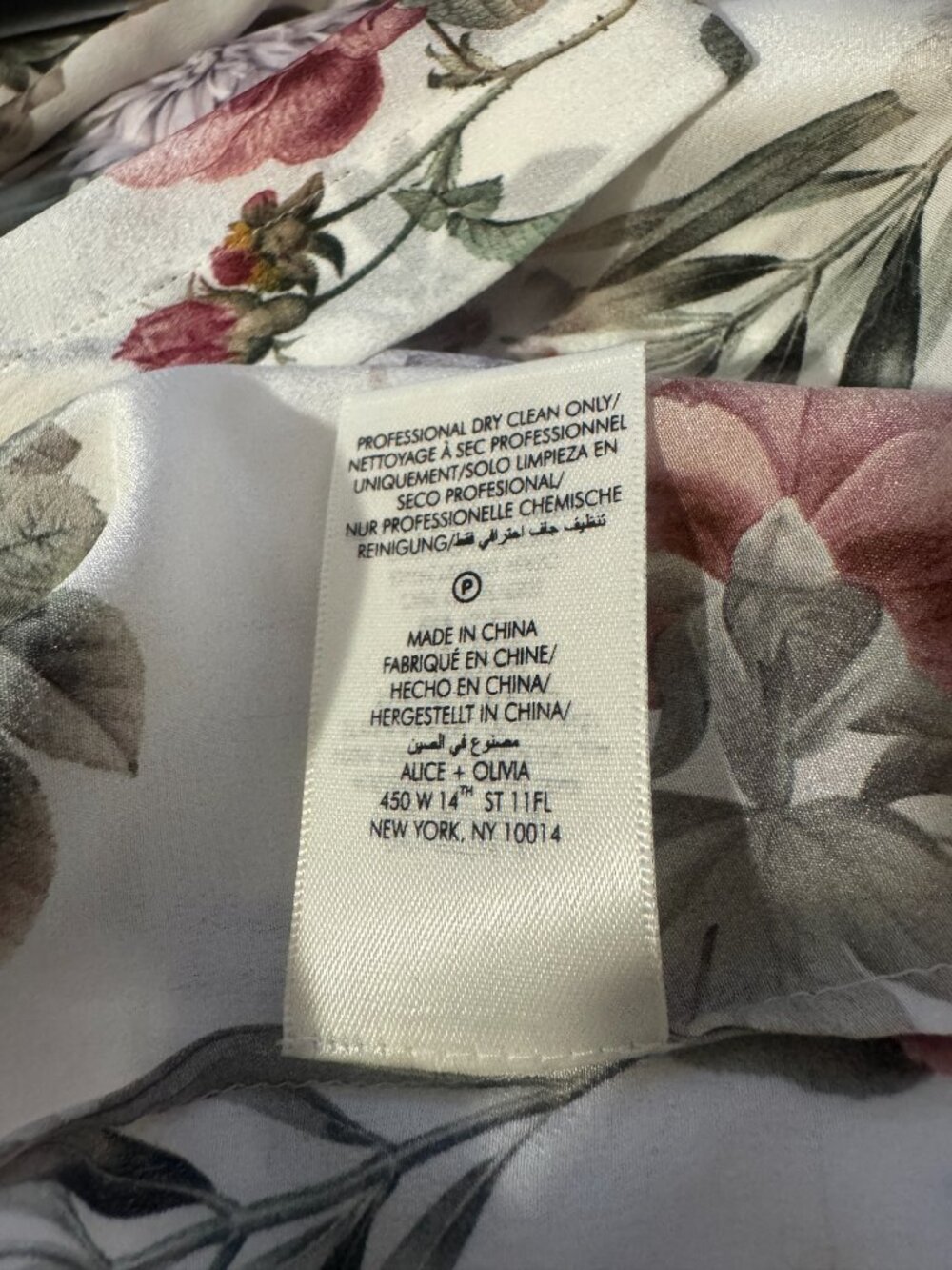 Alice + Olivia Willa Floral Silk Blouse Top XS EUC Cream Botanical Button Down - Picture 7 of 7